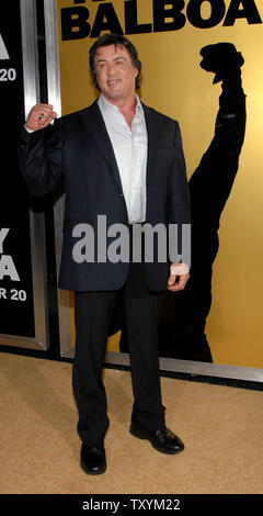Sylvester Stallone, auteur, réalisateur et star de la motion picture drama 'Rocky Balboa', arrive pour la première du film au Grauman's Chinese Theatre dans la section Hollywood de Los Angeles le 13 décembre 2006. (Photo d'UPI/Jim Ruymen) Banque D'Images