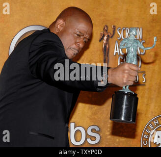 Forest Whitaker est titulaire l'Award for Outstanding acteur dans un premier rôle pour son travail dans "Le Dernier Roi d'Ecosse', à la 13e Conférence annuelle des Screen Actors Guild Awards à Los Angeles le 28 janvier 2007. (Photo d'UPI/Jim Ruymen) Banque D'Images