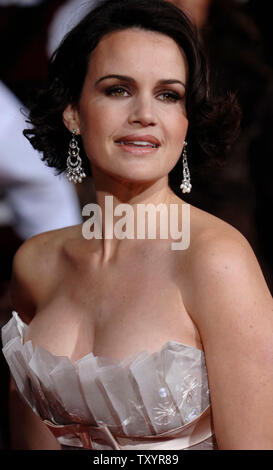 L'actrice Carla Gugino assiste à la première de "le nombre 23", tenue au Orpheum Theatre de Los Angeles le 13 février 2007. (UPI Photo/ Phil McCarten) Banque D'Images