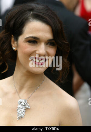 L'actrice britannique Rachel Weisz arrive pour la 79e assemblée annuelle de l'Academy Awards au Kodak Theatre à Hollywood, Californie, le 25 février 2007. Cinquante Oscars sera accordée pour la réalisation théâtrale en 2006. (Photo d'UPI/Terry Schmitt) Banque D'Images