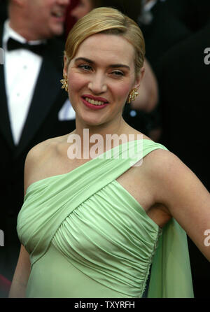 L'actrice britannique Kate Winslet, nominé pour l'Oscar de la meilleure actrice dans un premier rôle pour les 'petits enfants', arrive pour la 79e assemblée annuelle de l'Academy Awards, qui a eu lieu au Kodak Theatre à Hollywood, Californie, le 25 février 2007. (Photo d'UPI/Terry Schmitt) Banque D'Images