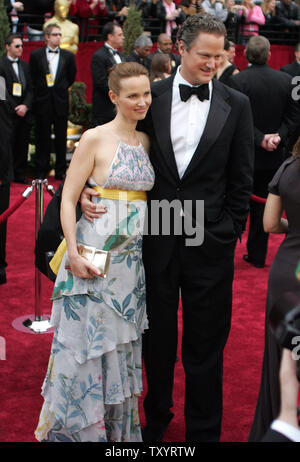Producteur et réalisateur allemand Florian Henckel von Donnersmarck et son épouse Christiane Asschenfeldt arrivent pour la 79e assemblée annuelle de l'Academy Awards au Kodak Theatre à Hollywood, Californie, le 25 février 2007. Von Donnersmarck a gagné un Oscar du meilleur film en langue étrangère "La vie des autres." (Photo d'UPI/Terry Schmitt) Banque D'Images