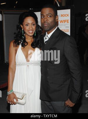 Acteur et réalisateur Chris Rock (R) arrive avec sa femme Malaak Compton pour la première de la comédie romantique dramatique motion photo 'Je crois que j'aime ma femme', à l'ArcLight Cinerama Dome dans la section Hollywood de Los Angeles le 7 mars 2007. (Photo d'UPI/Jim Ruymen) Banque D'Images