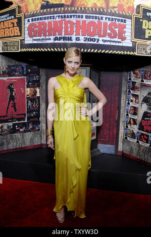 Marley Shelton acteur arrive pour la première du film thriller de science-fiction "Grindhouse" au Orpheum Theatre de Los Angeles le 26 mars 2007. Le film propose deux films d'horreur pleine longueur, 'Death Proof' et 'Planète terreur", écrit et réalisé par Quentin Tarantino et Robert Rodriguez. (Photo d'UPI/Jim Ruymen) Banque D'Images