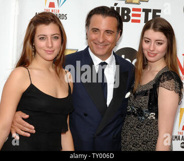 L'acteur Andy Garcia arrive avec ses filles Dominik Garcia (L) et Daniella Garcia pour l'enregistrement de la 2007 Conseil National de La Raza ALMA Awards à Pasadena, Californie le 1 juin 2007. L'ALMA Awards sont prévus pour le 5 juin de l'air sur le réseau de télévision ABC. (Photo d'UPI/Jim Ruymen) Banque D'Images