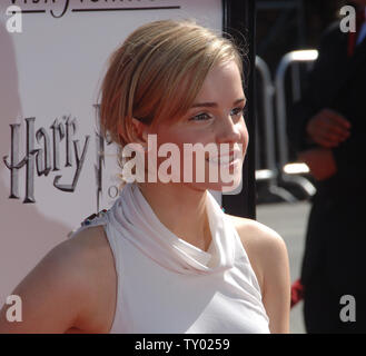 Acteur Emma Watson assiste à la première de the motion picture fantaisie dramatique "Harry Potter et l'Ordre du Phoenix" au Grauman's Chinese Theatre dans la section Hollywood de Los Angeles le 8 juillet 2007. (Photo d'UPI/Jim Ruymen) Banque D'Images