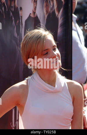 Acteur Emma Watson assiste à la première de the motion picture fantaisie dramatique "Harry Potter et l'Ordre du Phoenix" au Grauman's Chinese Theatre dans la section Hollywood de Los Angeles le 8 juillet 2007. (Photo d'UPI/Jim Ruymen) Banque D'Images