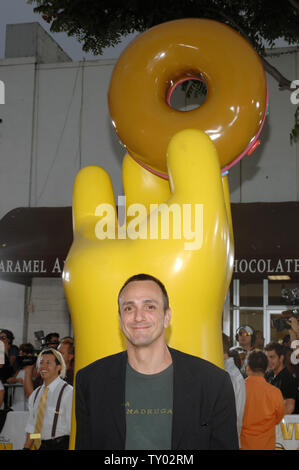 Hank Azaria, les voix de plusieurs caractères y compris Comic Book Guy, Moe, chef Wiggum, professeur Fink, Lou et Carl, dans l'animated motion photo comédie 'Les Simpson - Le Film", arrive à la première du film dans la section de Westwood Los Angeles le 24 juillet 2007. (Photo d'UPI/Jim Ruymen) Banque D'Images