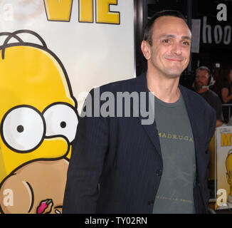 Hank Azaria, les voix de plusieurs caractères y compris Comic Book Guy, Moe, chef Wiggum, professeur Fink, Lou et Carl, dans l'animated motion photo comédie 'Les Simpson - Le Film", arrive à la première du film dans la section de Westwood Los Angeles le 24 juillet 2007. (Photo d'UPI/Jim Ruymen) Banque D'Images