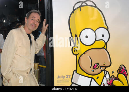 Harry Shearer, les voix y compris M. Burns, Ned Flanders, Principal Skinner, Rev. Lovejoy et le Président Arnold Schwarzenegger dans le film d'animation Les Simpson - le film "comédie", arrive à la première du film dans la section de Westwood Los Angeles le 24 juillet 2007. (Photo d'UPI/Jim Ruymen) Banque D'Images