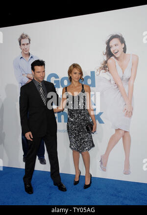 Dane Cook (L) et Jessica Alba, stars de la motion picture comédie romantique 'Bonne Chance Chuck,''arriver à la première du film à Los Angeles, le 19 septembre 2007. (Photo d'UPI/Jim Ruymen) Banque D'Images
