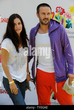 L'acteur David Arquette et son épouse, l'actrice Courteney Cox arrivent pour une Time For Heroes Celebrity Carnival au profit de l'Elizabeth Glazer Pediatric AIDS Foundation, sur l'Administration des anciens combattants, à Los Angeles le 8 juin 2008. (Photo d'UPI/Jim Ruymen) Banque D'Images