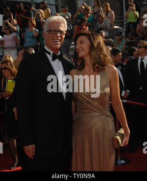 Ted Danson et épouse Mary Steenburgen arrive à la 60e Primetime Emmy Awards au Nokia Center de Los Angeles le 21 septembre 2008. (Photo d'UPI/Scott Harms) Banque D'Images