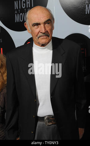 L'acteur Sean Connery arrive pour cibler AFI présente soirée au cinéma à l'Arclight Cinerama Dome à Los Angeles le 1 octobre 2008. (Photo d'UPI/Jim Ruymen) Banque D'Images