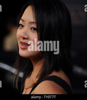 Son actrice Ahney, un acteur de Clint Eastwood's new motion picture thriller 'Gran Torino' assiste à la première mondiale du film sur la Warner Bros. studio lot de Burbank, Californie, le 9 décembre 2008.(UPI Photo/Jim Ruymen) Banque D'Images