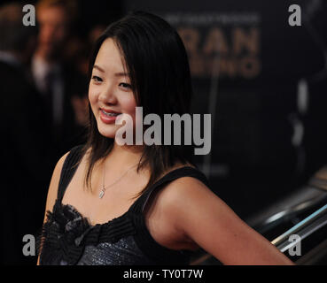 Son actrice Ahney, un acteur de Clint Eastwood's new motion picture thriller 'Gran Torino' assiste à la première mondiale du film sur la Warner Bros. studio lot de Burbank, Californie, le 9 décembre 2008.(UPI Photo/Jim Ruymen) Banque D'Images