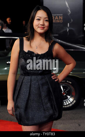 Son actrice Ahney, un acteur de Clint Eastwood's new motion picture thriller 'Gran Torino' assiste à la première mondiale du film sur la Warner Bros. studio lot de Burbank, Californie, le 9 décembre 2008.(UPI Photo/Jim Ruymen) Banque D'Images