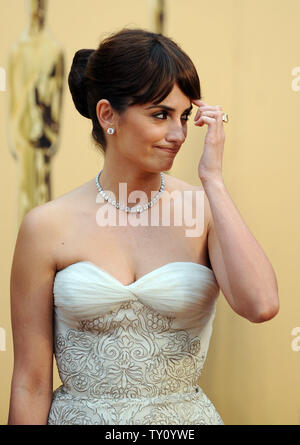 Penelope Cruz arrive sur le tapis rouge pour la 81e soirée des Oscars à Hollywood le 22 février 2009. Cruz a remporté le premier Oscar de la nuit comme appuyant - actrice dans "Vicky Cristina Barcelona.' (UPI/Photo Roger L. Wollenberg) Banque D'Images