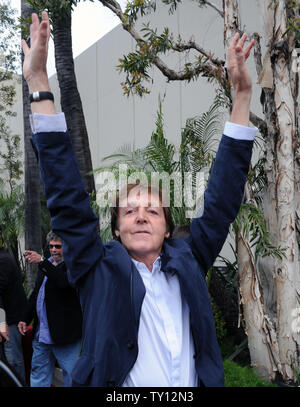 Paul McCartney assiste à une cérémonie au cours de laquelle George Harrison est honoré à titre posthume avec une étoile sur le Hollywood Walk of Fame à Los Angeles, le 14 avril 2009.(UPI Photo/Jim Ruymen) Banque D'Images