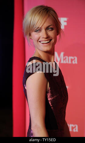 Amber Valletta actrice arrive à la Women in Film Crystal  + Lucy Awards à Los Angeles le 12 juin 2009. Le prix, présenté par Women in Film, Los Angeles, honorer les femmes pour leur contribution à l'industrie du divertissement. (Photo d'UPI/Jim Ruymen) Banque D'Images