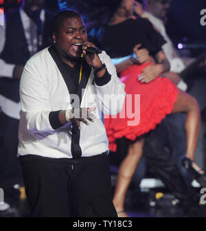 Kingston effectue au cours de l'enregistrement de la NCLR ALMA Awards 2009 à l'UCLA's Royce Hall, à la section de Los Angeles Westwood, danse le 17 septembre 2009, à Los Angeles. Le Conseil National de La Raza (NCLR) donne à l'ALMA Awards dans le but d'honorer les réalisations artistiques Latino à la télévision, le cinéma et la musique. Le show est diffusé le 18 septembre sur ABC. UPI/Jim Ruymen Banque D'Images