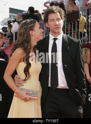 Jennifer Love Hewitt et Jamie Kennedy arrive à la 61e Primetime Emmy Awards au Nokia Center de Los Angeles le 20 septembre 2009. UPI /Lori Shepler Banque D'Images