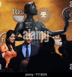 Acteurs Michelle Monaghan (L) et Chris O'Donnell poser pour les photographes après avoir annoncé les nominations pour la 16e Conférence annuelle des Screen Actors Guild Awards à West Hollywood, Californie le 17 décembre, le spectacle se tiendra le 23 janvier à Los Angeles. UPI/Jim Ruymen Banque D'Images