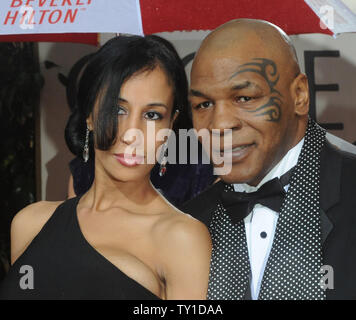 Mike Tyson et client arrive à la 67e assemblée annuelle Golden Globe Awards au Beverly Hilton le 17 janvier 2010 à Beverly Hills, Californie. UPI /Jim Ruymen Banque D'Images