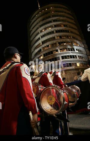 Un tambour 21 salut à Ringo Starr par des membres de la Los Angeles Unified School District's tous honneur District High School Marching Band que Ringo Starr a reçu le 2,401e étoile sur le Hollywood Walk of Fame à Los Angeles le 8 février 2009. .UPI/Jonathan Alcorn Banque D'Images