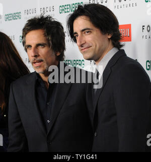 Ben Stiller (L), un acteur dans la comédie du cinéma 'Greenberg', et Noé directeur Baumbach assister à la première du film à Los Angeles le 18 mars 2010. UPI/Jim Ruymen Banque D'Images