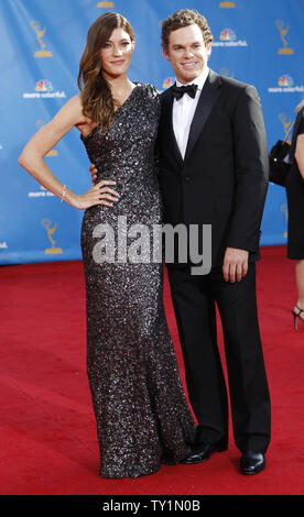 Michael C. Hall et femme et 'Dexter' co-star Jennifer Carpenter arrive à la 62e Primetime Emmy Awards au Nokia Theatre de Los Angeles le 29 août 2010. UPI/Lori Shepler Banque D'Images