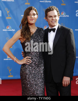 Michael C. Hall et femme et 'Dexter' co-star Jennifer Carpenter arrive à la 62e Primetime Emmy Awards au Nokia Theatre de Los Angeles le 29 août 2010. UPI/Lori Shepler Banque D'Images