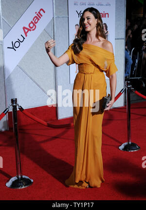 Odette Yustman, un acteur dans la comédie du cinéma 'vous', assiste à la première du film au El Capitan Theatre dans la section Hollywood de Los Angeles le 22 septembre 2010. UPI/Jim Ruymen Banque D'Images