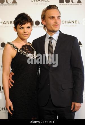 Ginnifer Goodwin et Joey Kern arriver au Musée d'Art Contemporain (MOCA) gala annuel à Los Angeles le 13 novembre 2010. UPI/Jim Ruymen Banque D'Images