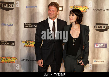 Acteurs Sean Bean et Lena Headey 'Game of Thrones', arrive pour Spike TV's Scream Awards à Universal Studios à Los Angeles le 15 octobre 2011. UPI/Jonathan Alcorn Banque D'Images