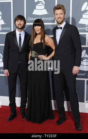 Les membres de Lady Antebellum Dave Haywood, Hilary Scott et Charles Kelley arrivent à la 53e cérémonie annuelle de remise des prix Grammy à Los Angeles le 13 février 2011. UPI/Jim Ruymen Banque D'Images