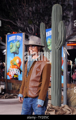 L'acteur Johnny Depp, qui exprime les caractères titulaire dans le Rango animated motion photo 'Rango', arrive à la première du film à Los Angeles le 14 février 2011UPI/Jim Ruymen Banque D'Images
