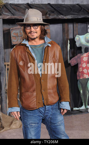 L'acteur Johnny Depp, qui exprime les caractères titulaire dans le Rango animated motion photo 'Rango', arrive à la première du film à Los Angeles le 14 février 2011UPI/Jim Ruymen Banque D'Images
