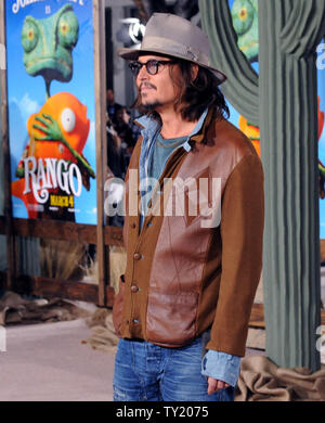 L'acteur Johnny Depp, qui exprime les caractères titulaire dans le Rango animated motion photo 'Rango', arrive à la première du film à Los Angeles le 14 février 2011UPI/Jim Ruymen Banque D'Images