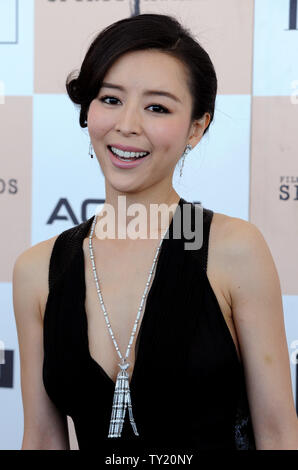 L'actrice chinoise Zhang Jinchu arrive au 2011 Film Independent Spirit Awards à Santa Monica, Californie le 26 février 2011. UPI/Jim Ruymen Banque D'Images