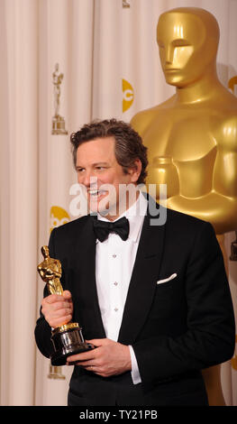 Colin Firth apparaît backstage avec son Oscar du Meilleur Acteur pour "The King's speech", à la 83e annuelle des Academy Awards à Hollywood le 27 février 2011. UPI/Jim Ruymen Banque D'Images