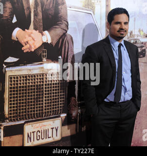 L'acteur Michael Pena, un acteur dans la motion picture drama 'l'avocat Lincoln', arrive sur le tapis à l'ArcLight Cinerama Dome à Los Angeles le 10 mars 2011. UPI/Jim ruymen Banque D'Images