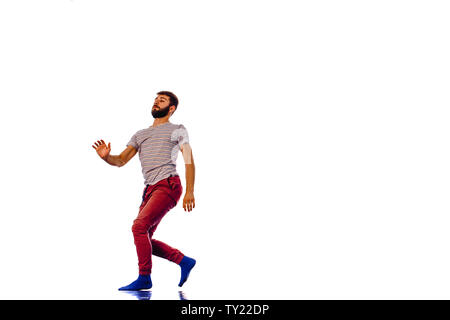 Disco Dancer montrant certains mouvements isolés contre fond blanc Banque D'Images