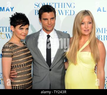 Ginnifer Goodwin, Colin Egglesfield et Kate Hudson, les acteurs dans le film comédie romantique 'quelque chose' emprunté, assiste à la première du film au Grauman's Chinese Theatre dans la section Hollywood de Los Angeles le 3 mai 2011. UPI/Jim Ruymen Banque D'Images