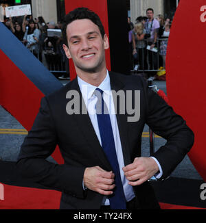 Justin Bartha, un acteur dans la comédie du cinéma "The Hangover Part II', arrive pour la première du film au Grauman's Chinese Theatre dans la section Hollywood de Los Angeles le 19 mai 2011. UPI/Jim Ruymen Banque D'Images