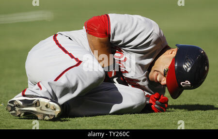 Nationals de Washington" Jerry Hairston, Jr., (15) est touché par un ptich de Los Angeles Angels le lanceur partant Dan Haren dans la cinquième manche au Angel Stadium à Anaheim, Californie le 29 juin 2011. Les Anges a gagné 1-0. UPI/Lori Shepler. Banque D'Images