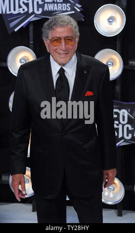 Tony Bennett (L) arrive au MTV Video Music Awards à Los Angeles le 28 août 2011 à Los Angeles. UPI/Jim Ruymen Banque D'Images