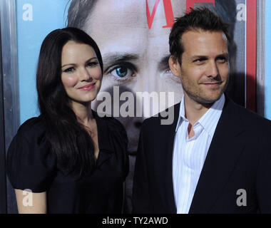 Jacinda Barrett et acteurs Gabriel Macht assister à la première de the motion picture drame politique "Les ides de mars", à l'Academy of Motion Picture Arts & Sciences à Beverly Hills, Californie, le 27 septembre 2011. UPI/Jim Ruymen Banque D'Images