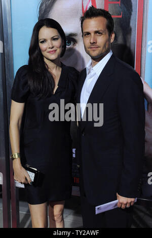 Jacinda Barrett et acteurs Gabriel Macht assister à la première de the motion picture drame politique "Les ides de mars", à l'Academy of Motion Picture Arts & Sciences à Beverly Hills, Californie, le 27 septembre 2011. UPI/Jim Ruymen Banque D'Images