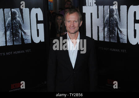 L'acteur Ulrich Thomsen, un acteur dans le film de science-fiction thriller motion photo 'la chose', arrive pour la première du film à Universal CityWalk à Universal City le 10 octobre 2011. UPI/Jim Ruymen Banque D'Images